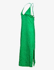 Ganni - Crinkled Satin - slipklänningar - bright green - 2