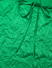 Ganni - Crinkled Satin - slipklänningar - bright green - 5