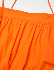 Ganni - Cotton Poplin - festkläder till outletpriser - vibrant orange - 2