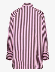 Ganni - Stripe Cotton Oversize Raglan Shirt - långärmade skjortor - bonbon - 1