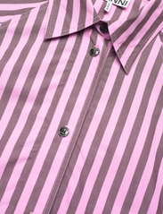 Ganni - Stripe Cotton Oversize Raglan Shirt - langærmede skjorter - bonbon - 2