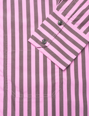 Ganni - Stripe Cotton Oversize Raglan Shirt - langærmede skjorter - bonbon - 3