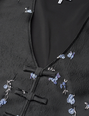 Ganni - 3D Jacquard - short-sleeved blouses - black - 2