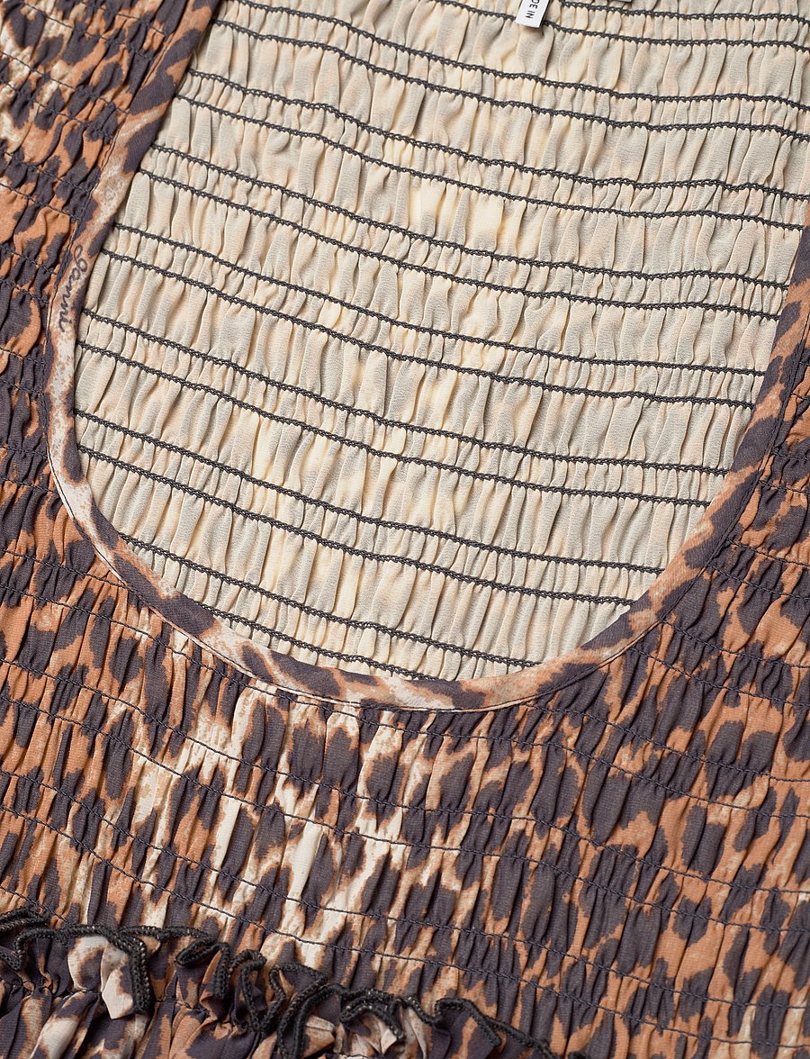 Ganni - Pleated Georgette - sommarklänningar - almond milk - 2