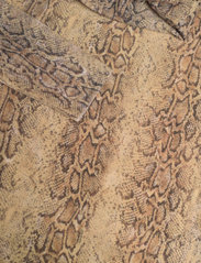 Ganni - Printed Mesh Long Sleeve Fitted Rollneck - pitkähihaiset t-paidat - snake starfish - 2