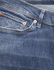 GANT - MAXEN ACTIVE-RECOVER JEANS - slim jeans - mid blue broken in - 3