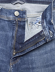 GANT - MAXEN ACTIVE-RECOVER JEANS - slim jeans - mid blue broken in - 4