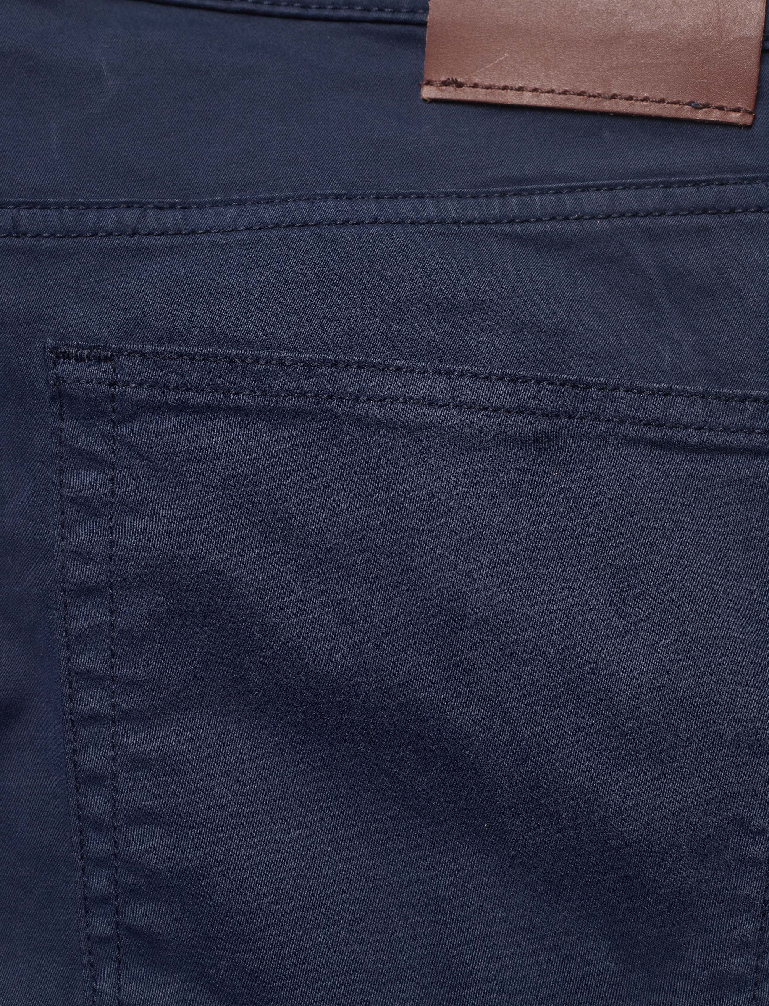 GANT - D1. TAPERED SATIN JEANS - marine - 4