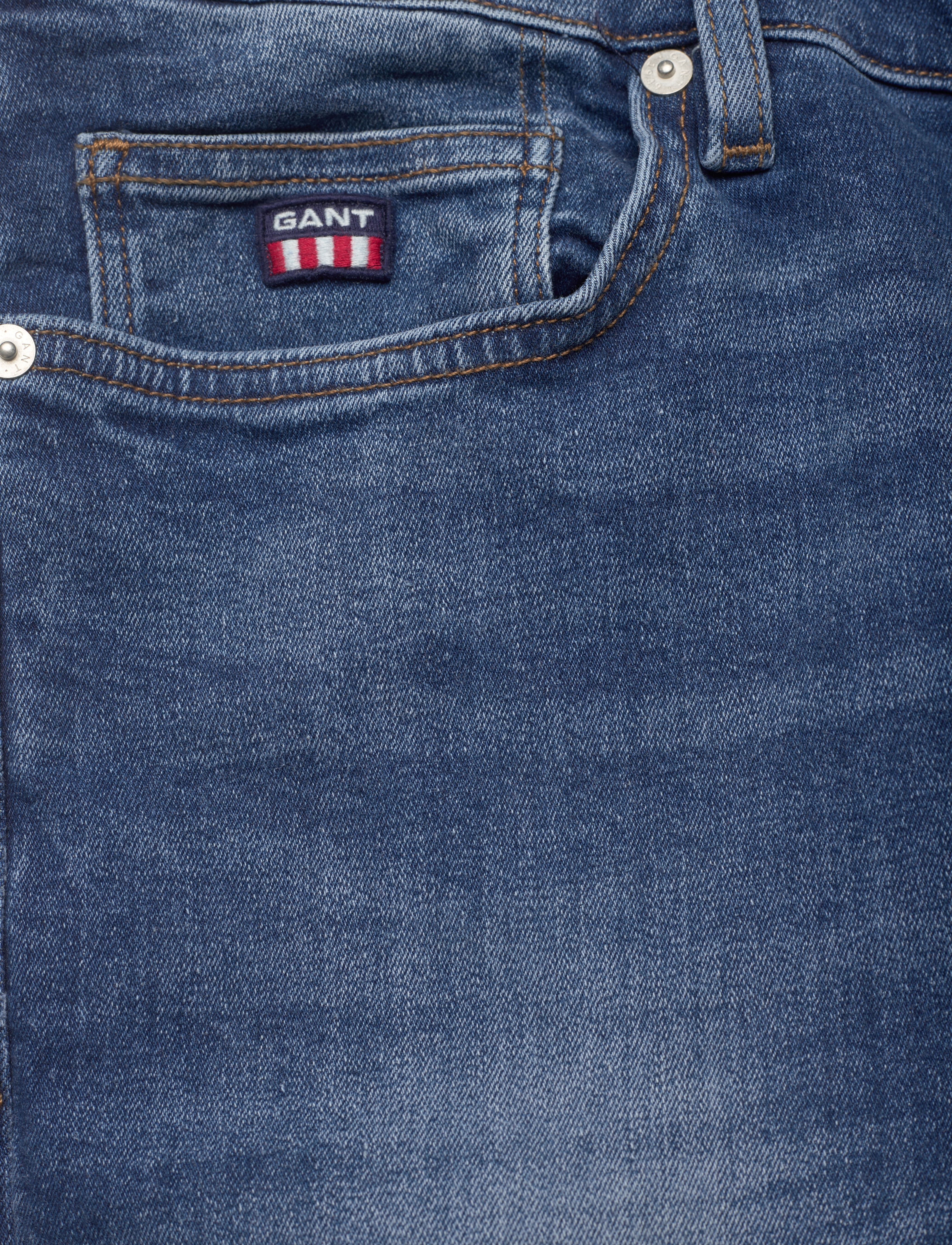 GANT - D1. MAXEN GANT RETRO SHIELD JEANS - mid blue broken in - 2