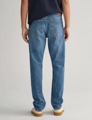GANT - REGULAR GANT JEANS - tavalised teksad - mid blue worn in - 3