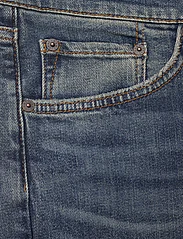 GANT - SLIM ARCHIVE WASH JEANS - džinsa bikses ar tievām starām - semi light blue archive - 2
