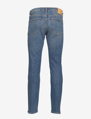 GANT - SLIM GANT JEANS - kitsad teksad - mid blue worn in - 1