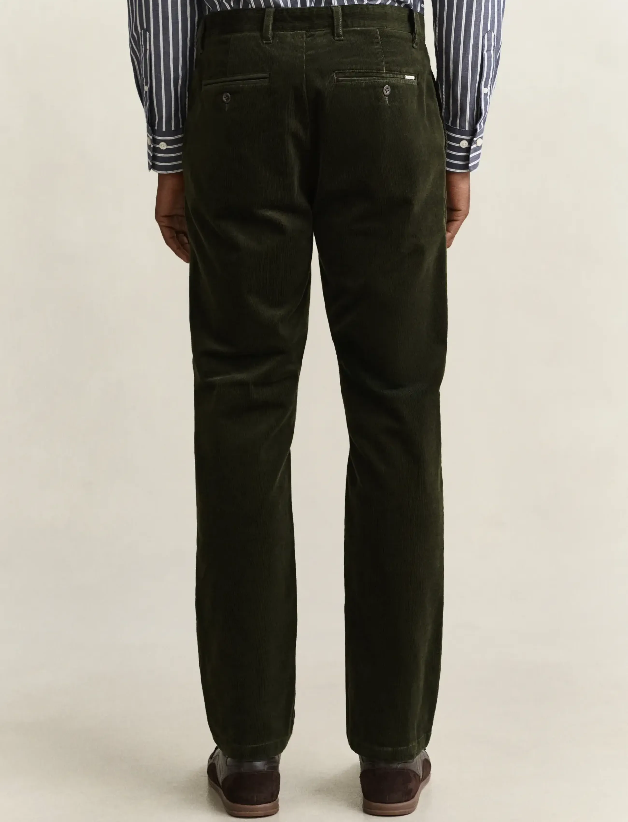 Gant - REGULAR CORD CHINOS - chino-püksid - dark moss green - 2