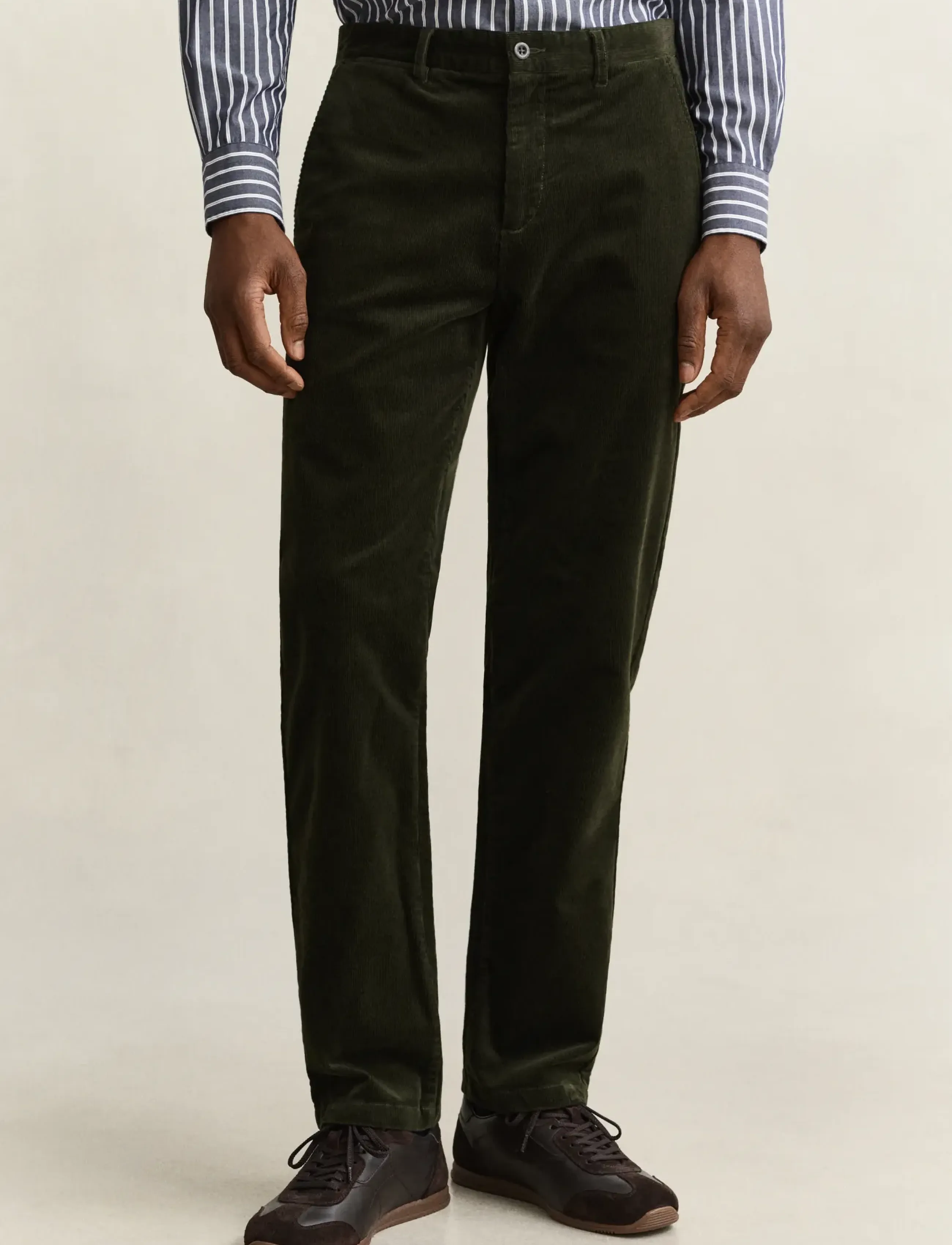 Gant REGULAR CORD CHINOS - Riided - DARK MOSS GREEN / green