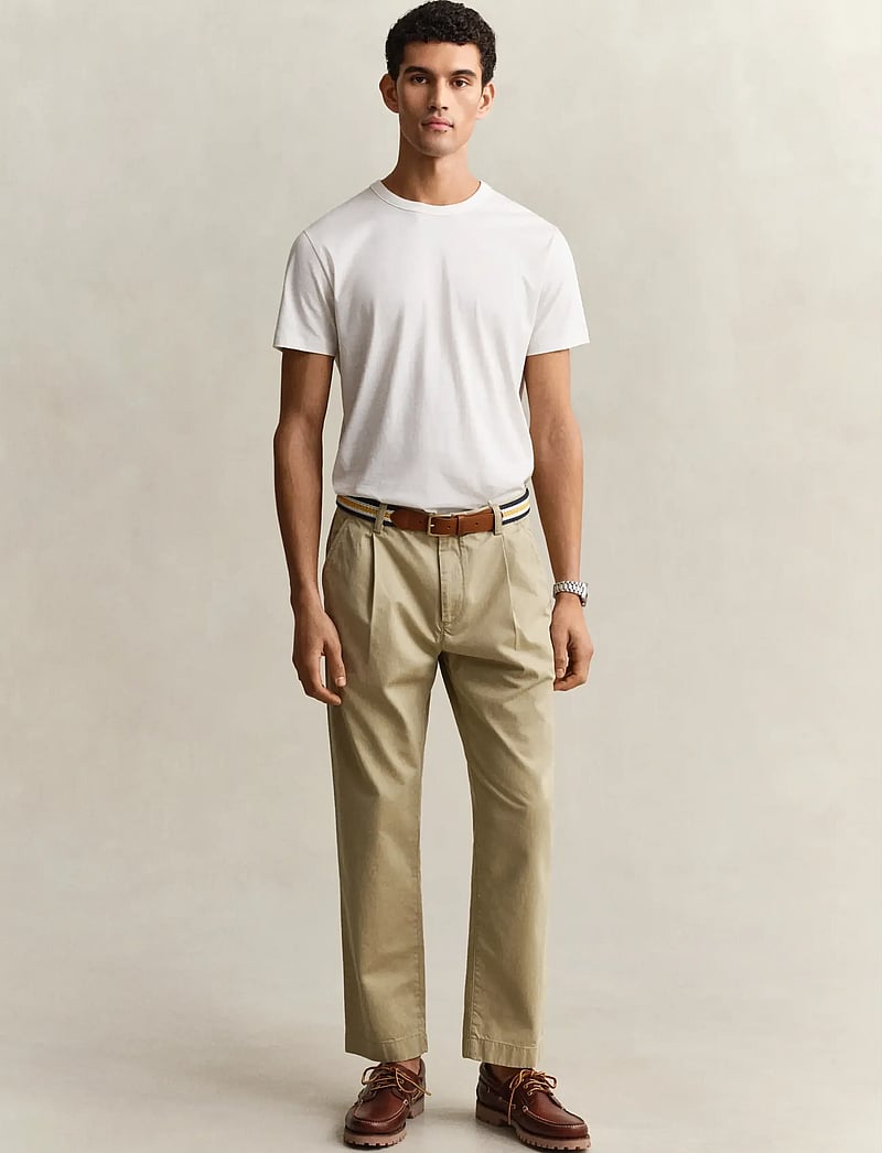 GANT - REG PLEATED COTTON TWILL CHINOS - chinos - woody beige - 0