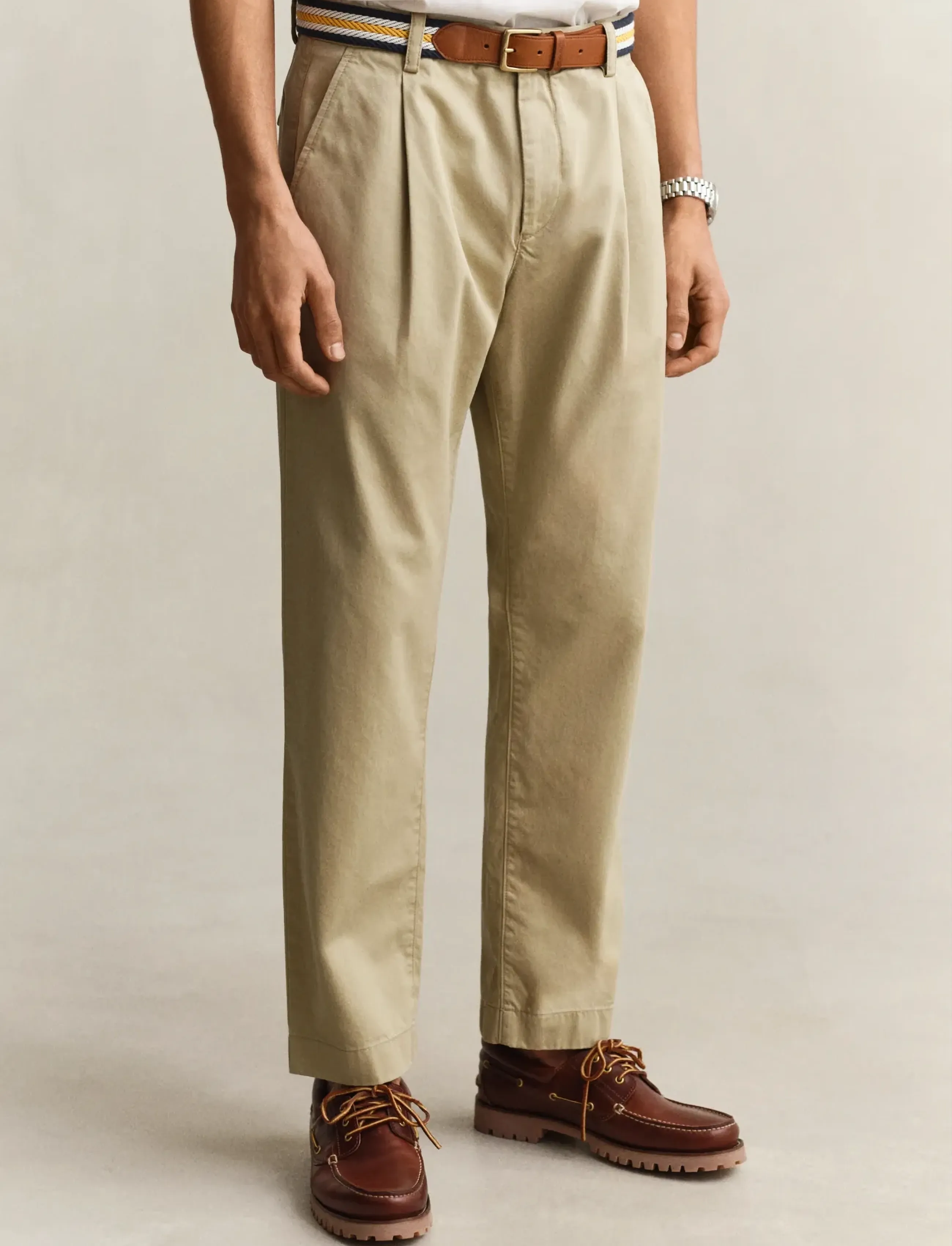 Gant - REG PLEATED COTTON TWILL CHINOS - chinos - woody beige - 4