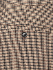 GANT - D2. PLEATED CHECKED SUIT PANT - kostymbyxor - dry sand - 4