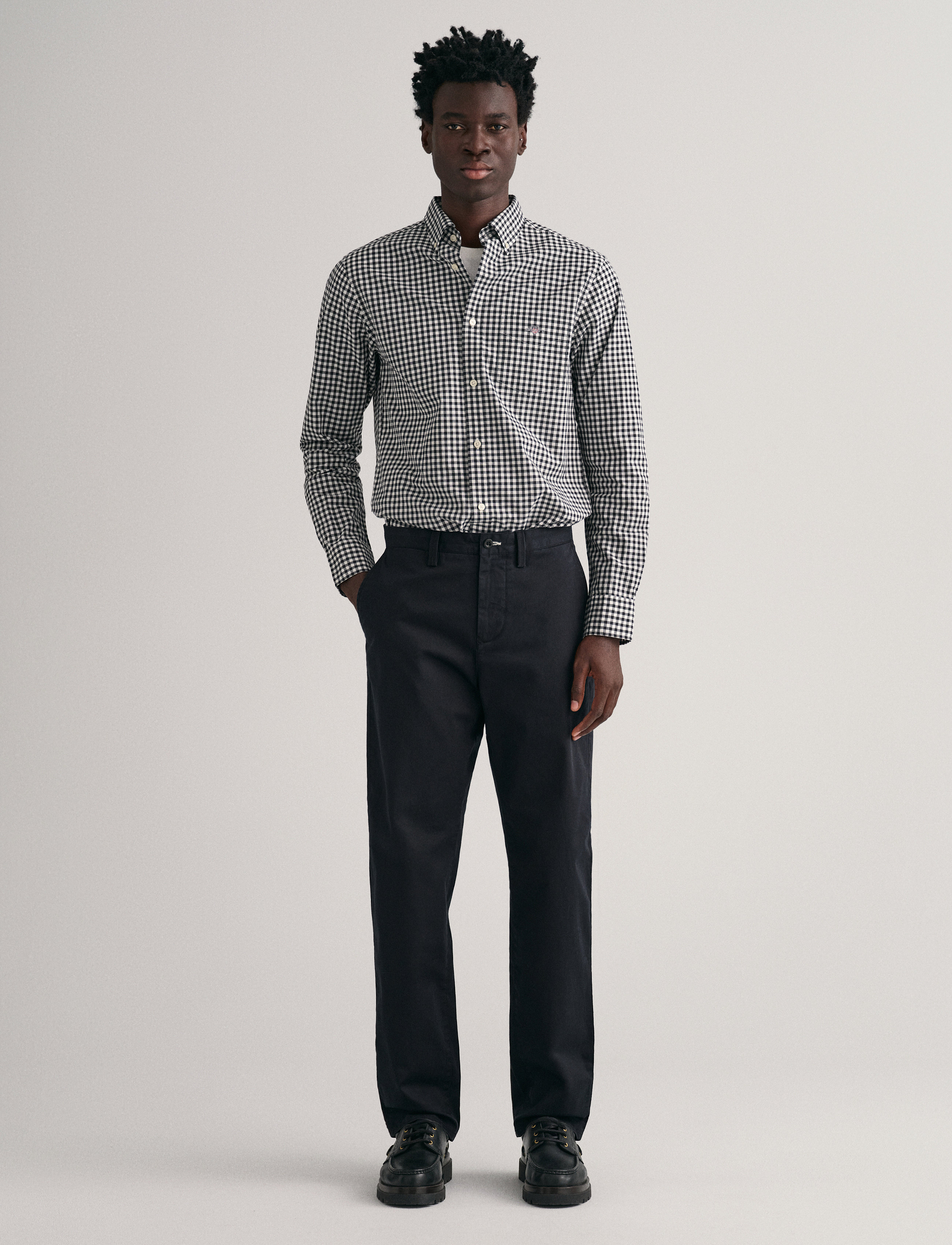 GANT REGULAR TWILL CHINOS - Trousers - BLACK / black