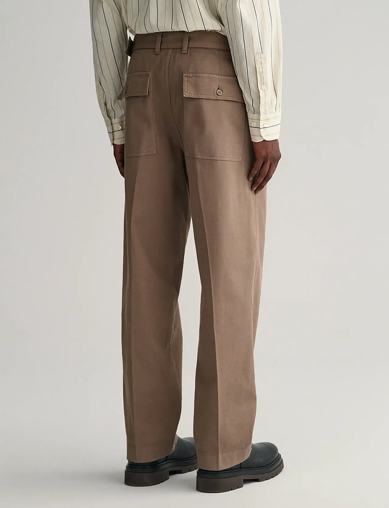 Gant - BELTED PLEAT CHINOS - chino stila bikses - desert brown - 3