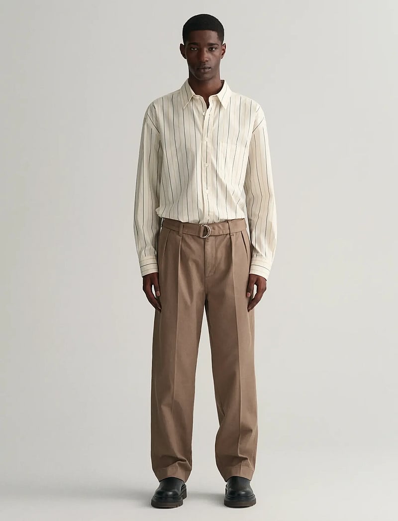 Gant - BELTED PLEAT CHINOS - chino stila bikses - desert brown - 4