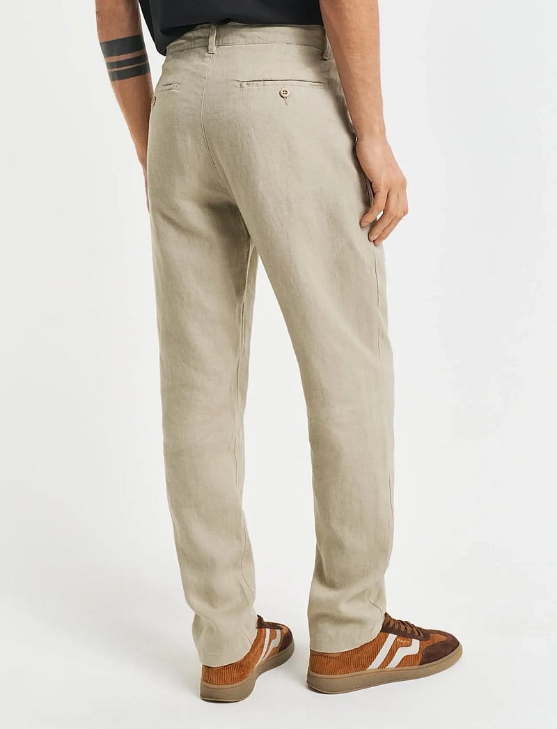 GANT - RELAXED LINEN DS PANTS - linnen broeken - dry sand - 3