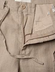 GANT - RELAXED LINEN DS PANTS - linen trousers - dry sand - 3