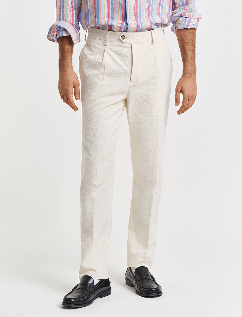 GANT - SLIM TAPERED SEERSUCKER SUIT PANTS - chinos - cream - 4