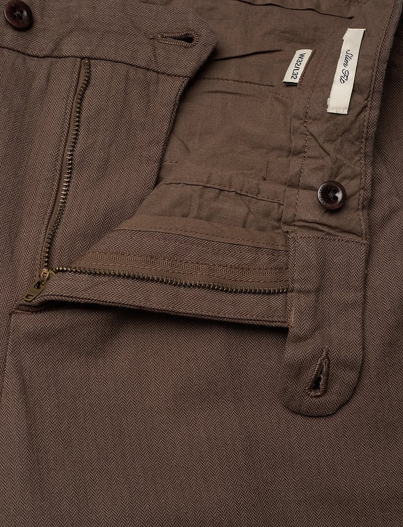 GANT - SLIM COTTON HERRINGBONE PANTS - casual - rich brown - 3