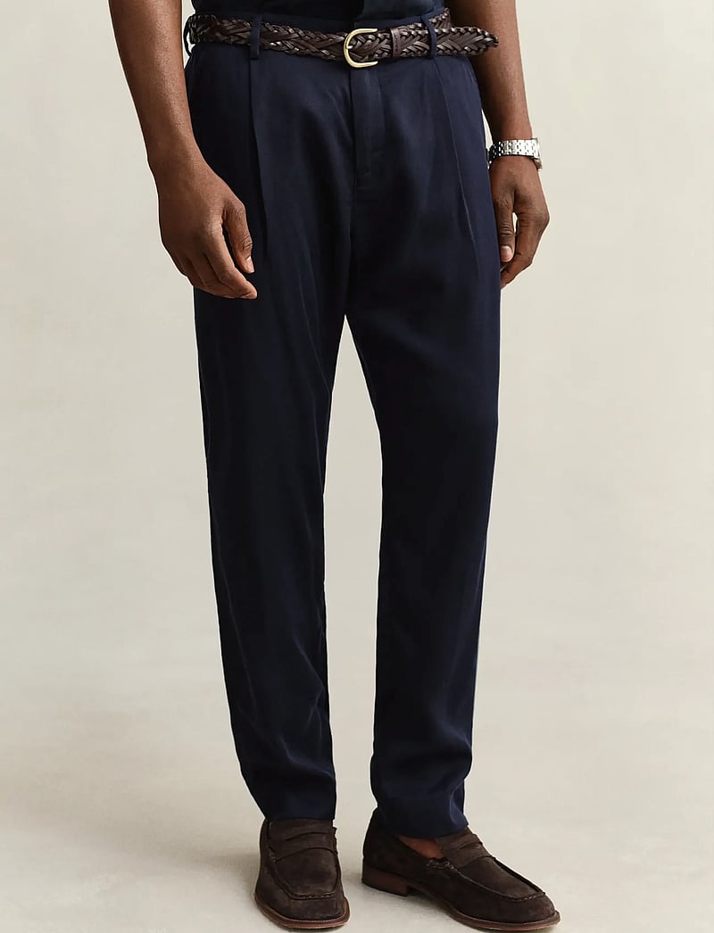 Gant - REG LYOCELL PANTS - vabaaja püksid - evening blue - 3