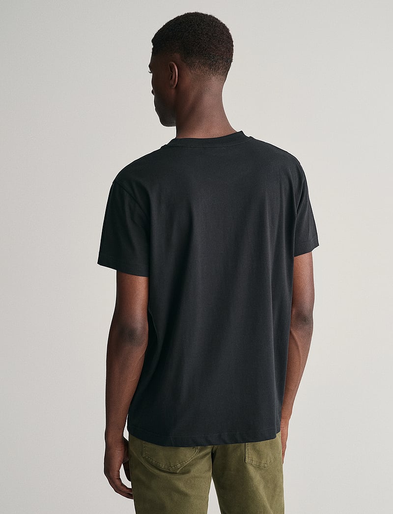 GANT - REG TONAL SHIELD SS T-SHIRT - kortærmede t-shirts - black - 3