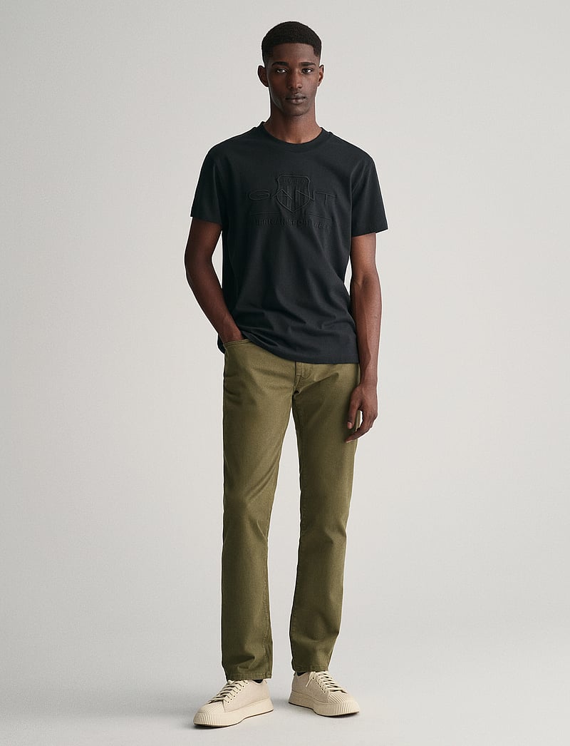 GANT - REG TONAL SHIELD SS T-SHIRT - kortærmede t-shirts - black - 5