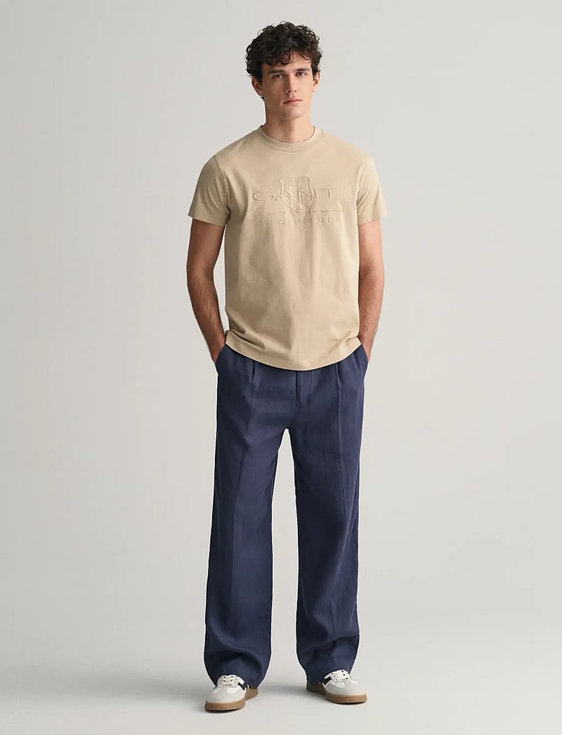 GANT - REG TONAL SHIELD SS T-SHIRT - lühikeste varrukatega t-särgid - concrete beige - 5