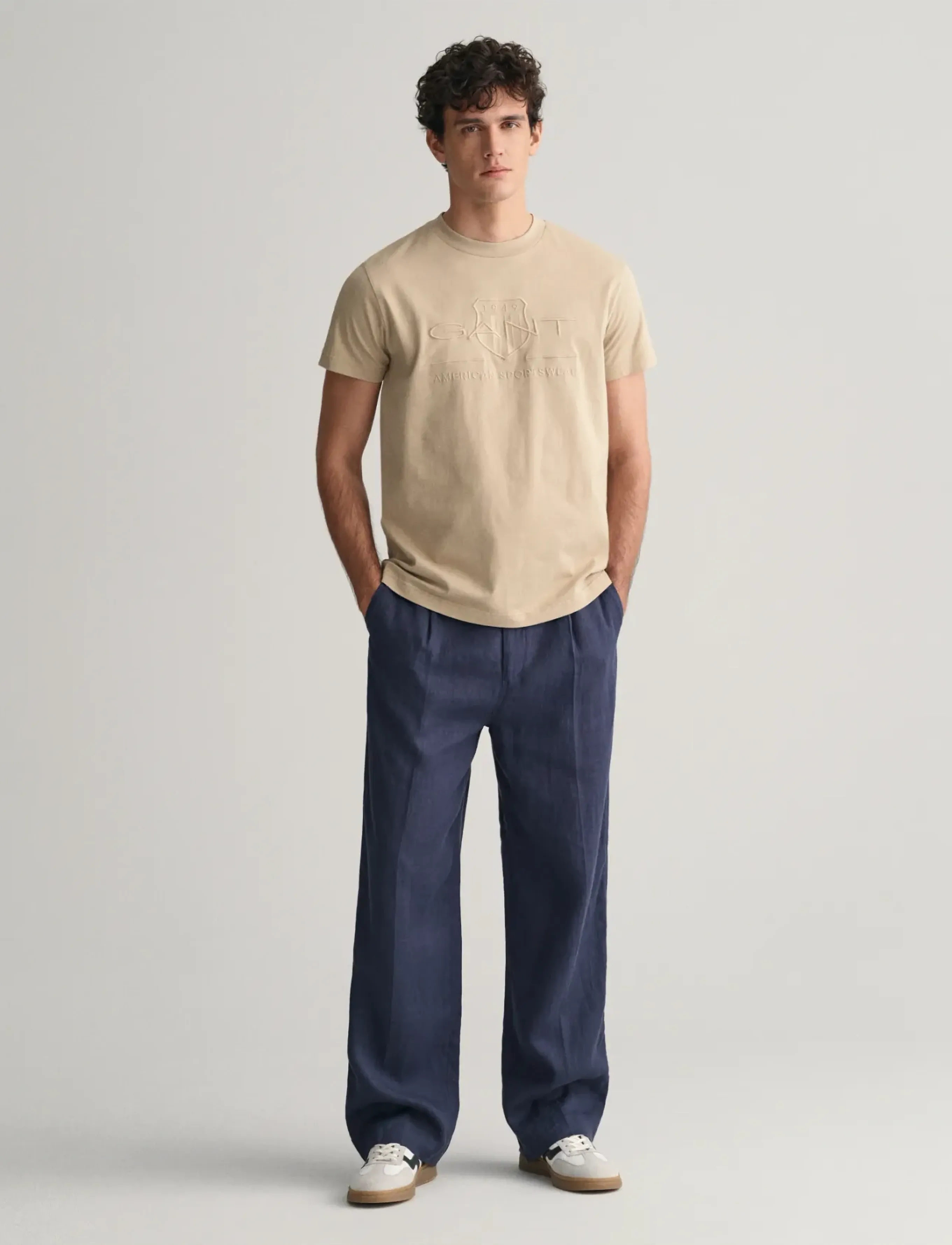 Gant - REG TONAL SHIELD SS T-SHIRT - kortærmede t-shirts - concrete beige - 5
