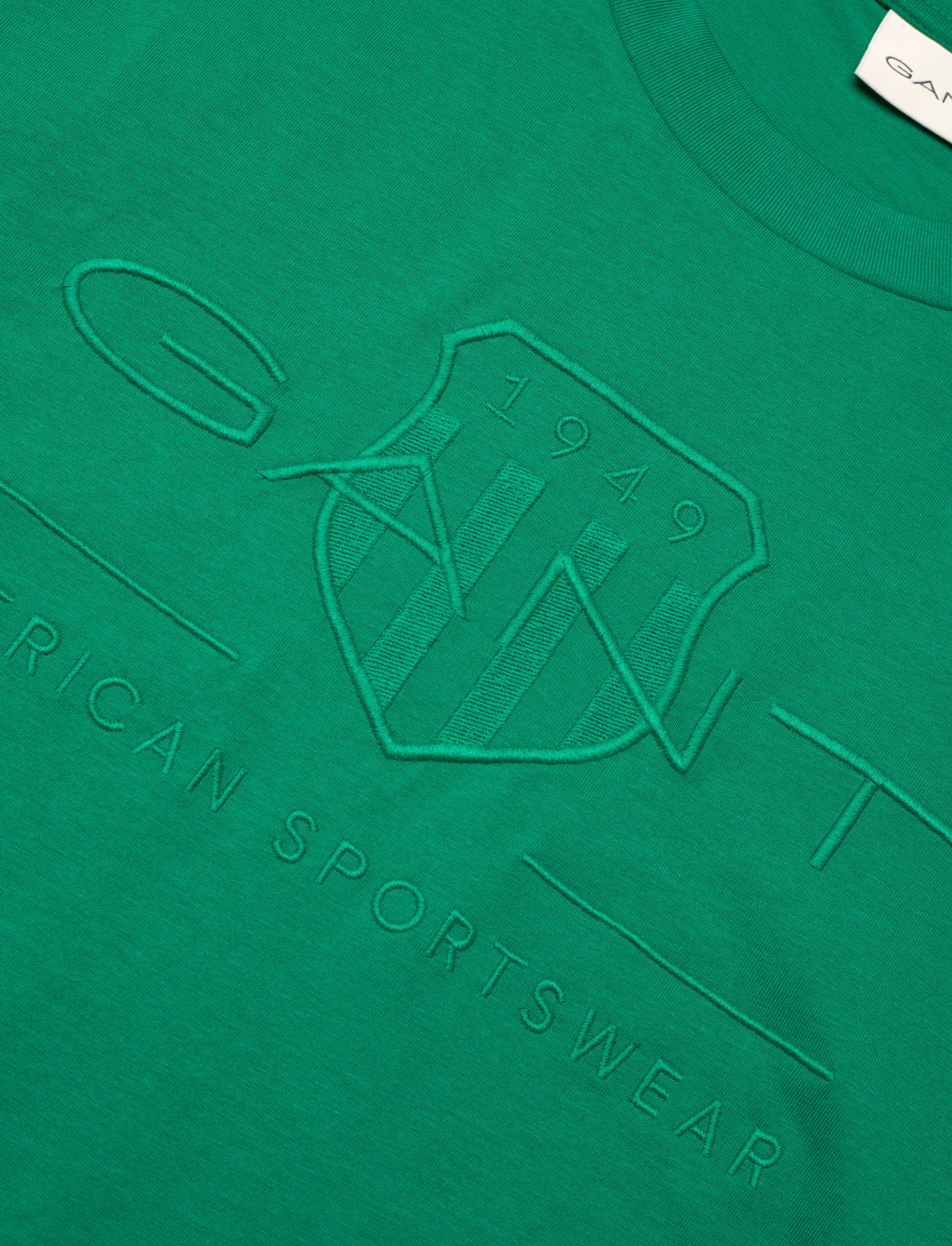 Gant - REG TONAL SHIELD SS T-SHIRT - kortärmade t-shirts - deep green - 2