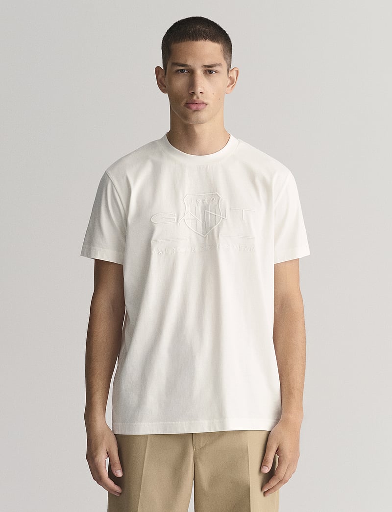GANT - REG TONAL SHIELD SS T-SHIRT - lühikeste varrukatega t-särgid - eggshell - 0