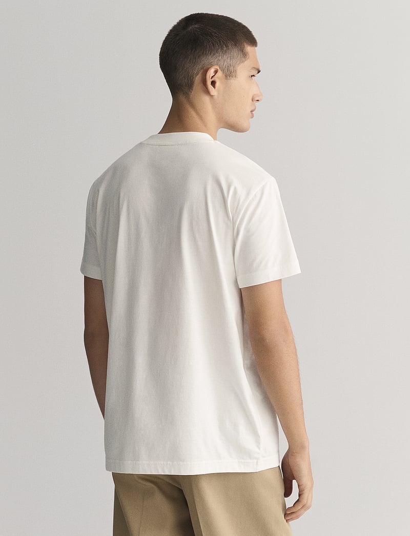 GANT - REG TONAL SHIELD SS T-SHIRT - lühikeste varrukatega t-särgid - eggshell - 3