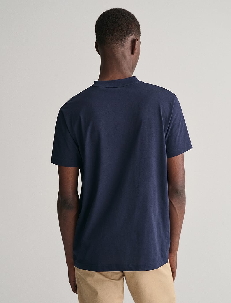GANT - REG TONAL SHIELD SS T-SHIRT - kortärmade t-shirts - evening blue - 3