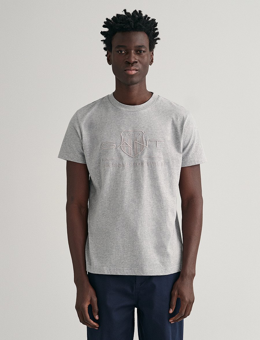 Gant - REG TONAL SHIELD SS T-SHIRT - t-shirts à manches courtes - grey melange - 0