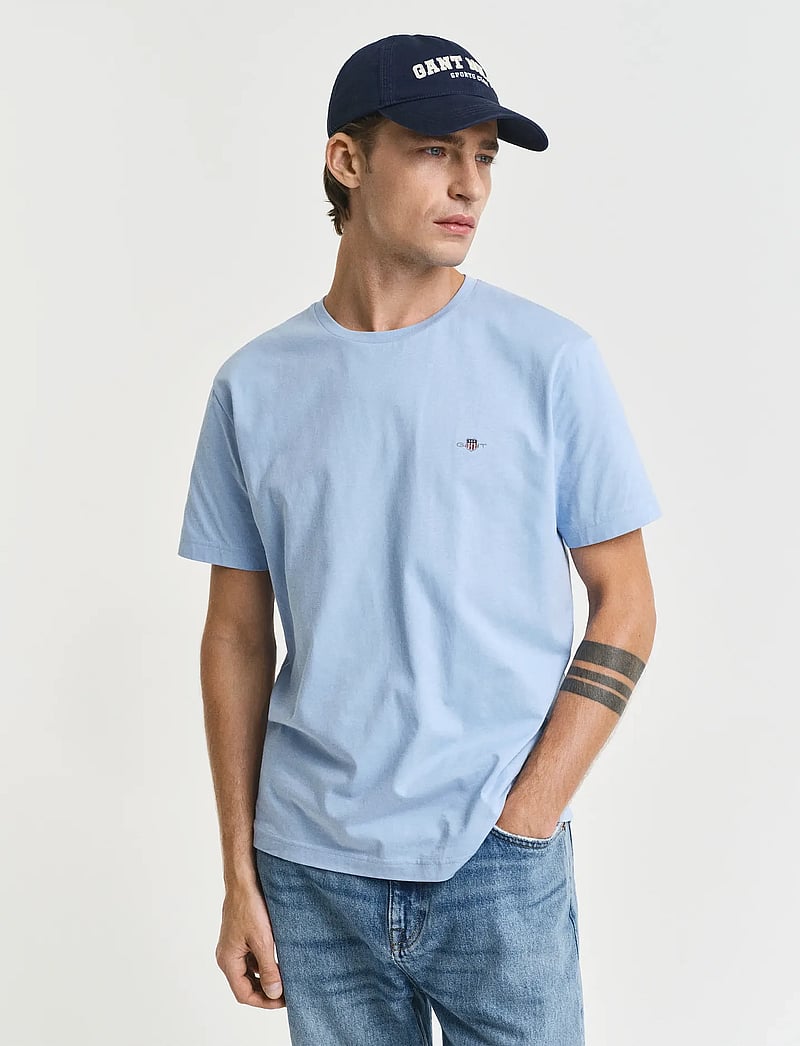 GANT - REG SHIELD SS T-SHIRT - t-shirts - capri blue - 0