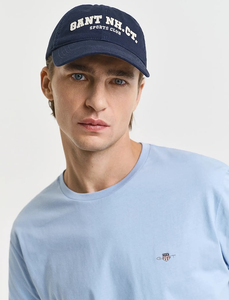 GANT - REG SHIELD SS T-SHIRT - t-shirts - capri blue - 4