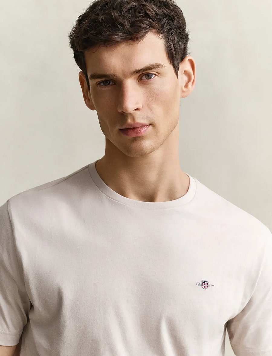 Gant - REG SHIELD SS T-SHIRT - kortærmede t-shirts - clay beige - 3