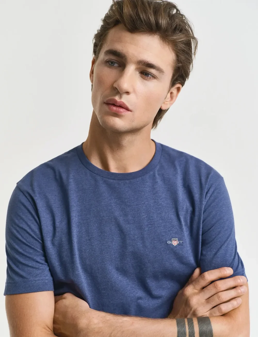 GANT - REG SHIELD SS T-SHIRT - kortærmede t-shirts - dark jeansblue melange - 4