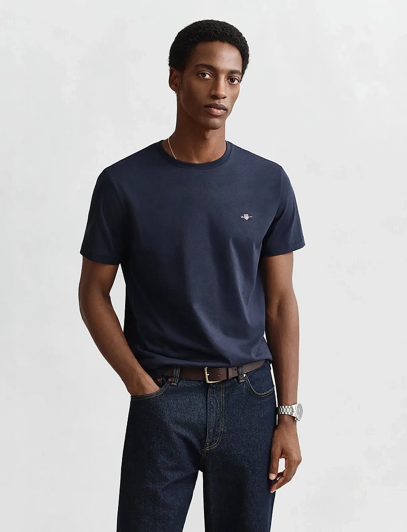 GANT - REG SHIELD SS T-SHIRT - kortærmede t-shirts - evening blue - 0