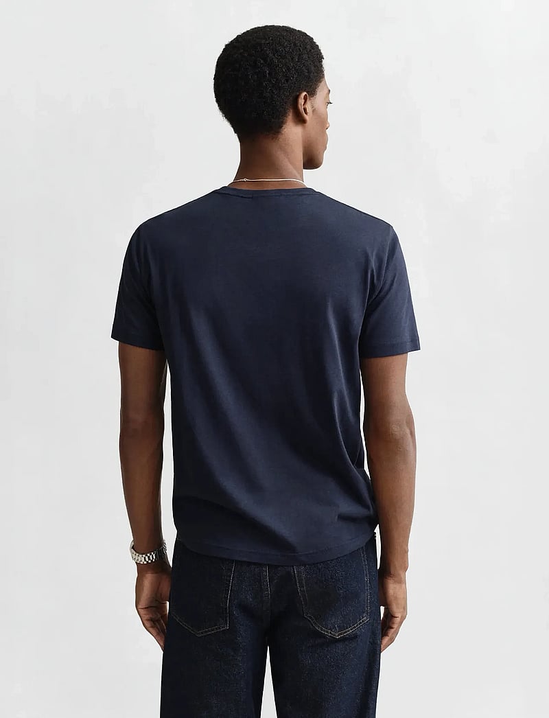 GANT - REG SHIELD SS T-SHIRT - kortærmede t-shirts - evening blue - 3