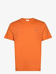 GANT - REG SHIELD SS T-SHIRT - basis-t-skjorter - pumpkin orange - 0