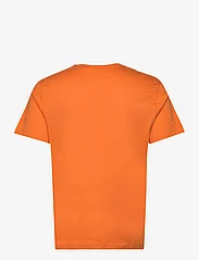 GANT - REG SHIELD SS T-SHIRT - basis-t-skjorter - pumpkin orange - 1