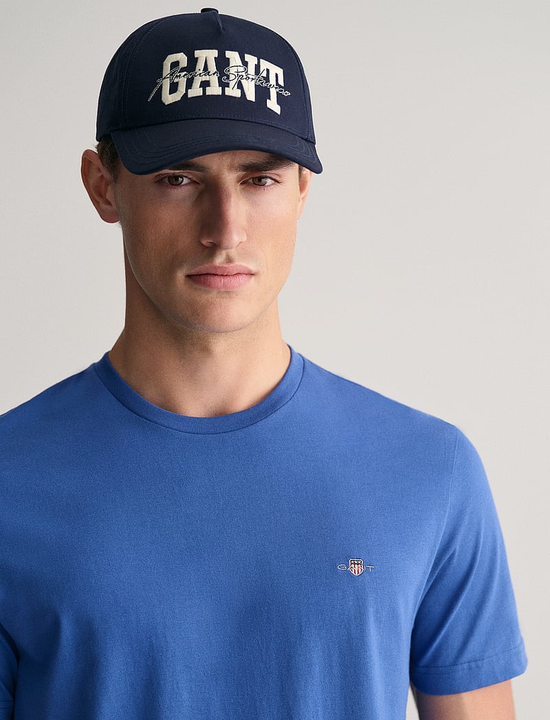 GANT - REG SHIELD SS T-SHIRT - t-shirts - rich blue - 4