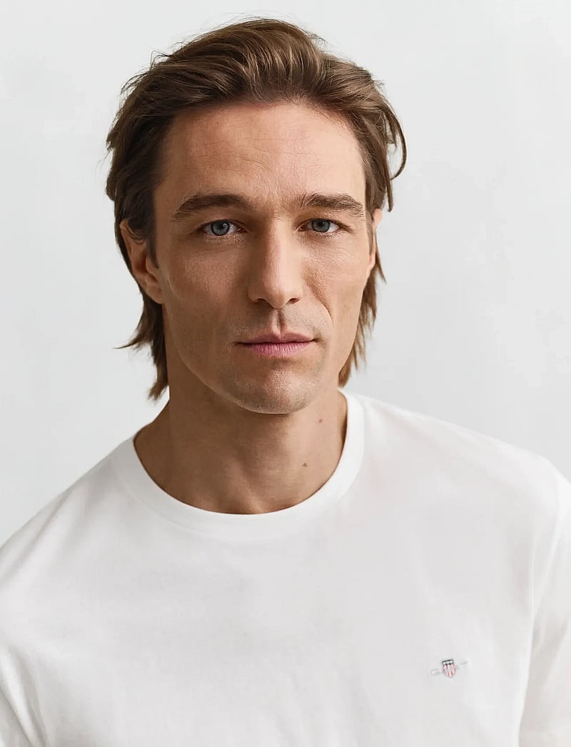 GANT - REG SHIELD SS T-SHIRT - kortærmede t-shirts - white - 4