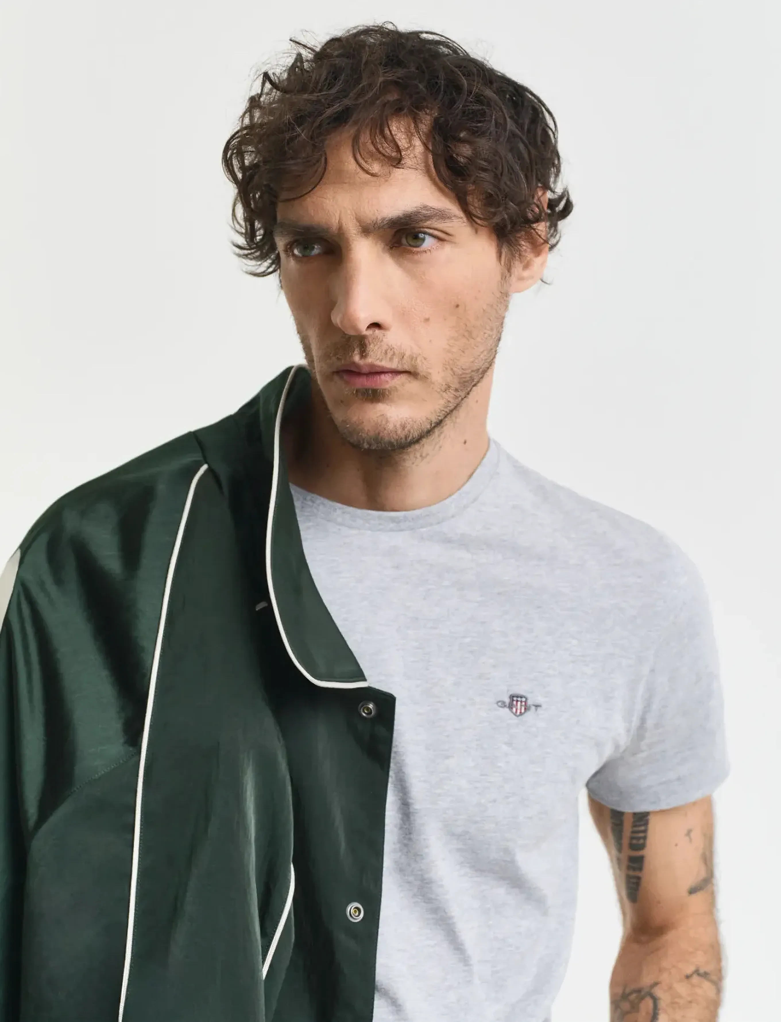 Gant - SLIM SHIELD SS T-SHIRT - kortærmede t-shirts - grey melange - 4