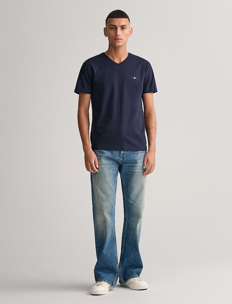 GANT - SLIM SHIELD V-NECK T-SHIRT - v-ringade t-shirts - evening blue - 5